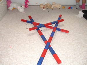 Červeno-modré tyče - labyrint