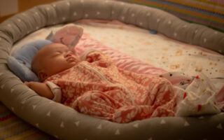 hniezdo pre bábätko, bábätko spánok, hniezdo do postieľky, hniezda pre bábätká