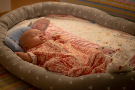hniezdo pre bábätko, bábätko spánok, hniezdo do postieľky, hniezda pre bábätká